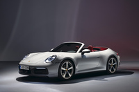 “上がりのクルマ”には、オープンカーも悪くない。「911カブリオレ」なら、まさに納得。超一流プロスポーツ選手の“引退試合”のように、悲しくはあるがどこか華やなシメにふさわしい一台だといえる。