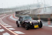 スタンダードな「セブン」シリーズがサイクルフェンダーを装備しているのに対し、「スーパーセブン」シリーズはクラムシェルフェンダーを採用。外装色には既存のセブンとは異なる、11種類の専用ペイントも用意している。