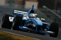 開幕前の公式合同テスト、新旧チャンピオン対決【FN 07】