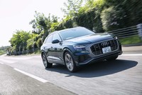 「アウディQ8」は全車、48Vのマイルドハイブリッドシステムを搭載。55～160km/hの速度域でスロットルオフにすると、エンジンを停止させるコースティング（慣性走行）状態となり、エネルギー効率を高める。
