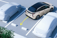 「プリウスS“セーフティープラス”／S“セーフティープラス ツートーン”」は、駐車支援機能の「シンプルインテリジェントパーキングアシスト」を標準装備する。