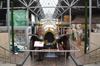 英国イングランドのハンプシャー州ビューリーにある国立博物館「ナショナル・モーターミュージアム」に展示されている空飛ぶクラシックカー「チキチキバンバン」。