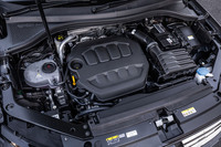 最高出力190PS/4200-6000rpm、最大トルク320N・m/1500-4100rpmの2リッター直4ターボエンジンに、7段のデュアルクラッチ式ATを組み合わせる。WLTCモードの燃費値は12.8km/リッター。