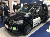 いきなり「トヨタ・ジャパンタクシー」が。
