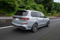 360km余りを走行した今回の満タン法燃費は5.6km/リッター。V8ターボエンジンを搭載した車重2.6tの大型SUVとしては悪くはない数字だ。