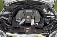 排気量を縮小しながらも11％のトルクアップを果たした新エンジン。アイドリングストップ機能（走行モードにより作動、任意でカットオフも可能）が付くなど、環境性能にも配慮される。