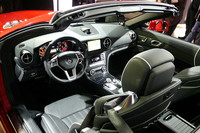 「SL550ブルーエフィシェンシー」のインテリア。（写真は、AMGスポーツパッケージ装着車）