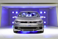 フォルクスワーゲン、ハイブリッドのクーペを発表【デトロイトショー2010】の画像