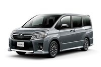 「ヴォクシーZS“煌”」（ボディーカラー：アイスチタニウムマイカメタリック）
    