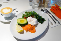 練習後、カフェで軽食をいただく。気分はチームスカイの日常練習。