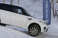 2016年モデルのランドローバー各車には、1.8～30km/hの範囲で一定速走行できるATPCが全車に標準またはオプション装備された。