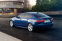 ジャガーがスポーツサルーン「XE」2017年モデルの受注を開始の画像