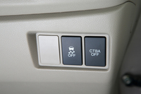 軽ハイトワゴンの中で唯一、横滑り防止装置を全車に装備するなど、充実した安全装備も「N-WGN」の特徴となっている。
    