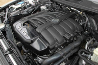 日本に導入されるであろうガソリンの3.6リッターV6は、280psと36.7kmと出力に先代からの変更はないが、トランスミッションは8段ATが新たに組み合わされた。