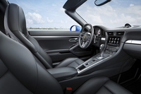 「タルガ4S」のインテリア。