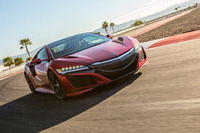 「NSX」のシステム最高出力は573hp、同最大トルクは65.7kgm。最高速度は191mph（約307km/h）と公表されている。