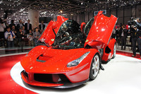 ジュネーブショーにて世界初公開された、499台限定のスペシャルモデル「ラ フェラーリ」