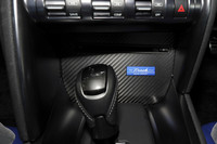 室内のセンターパネル下部には「For TRACK PACK」装着車であることを知らせる小さなプレートが付く。