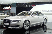 「アウディA8ハイブリッド」