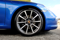 「タルガ4」の標準のホイールサイズは19インチだが、テスト車には20インチが装着されていた。