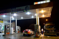 都内で満タンにしてから1224km走行後、熊本県内の宮原サービスエリアで、ようやく1回目の給油を行った。燃費は、満タン法で22.7km/リッター、ドライブコンピューター上では23.6km/リッターを記録した。
    