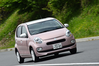 テスト車は「パッソ +Hana」の1リッターモデル。