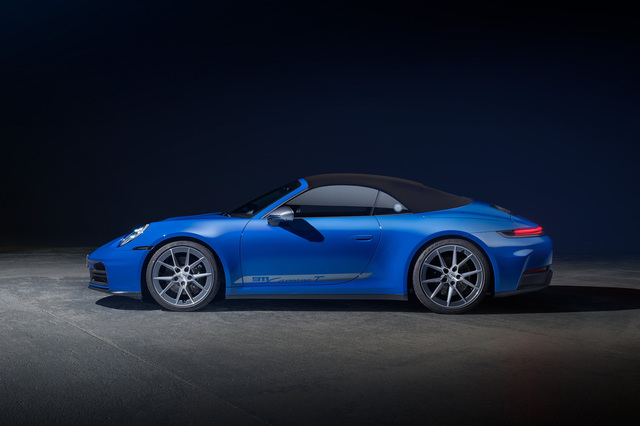 カブリオレ」もラインナップ 改良型「ポルシェ911カレラT」登場