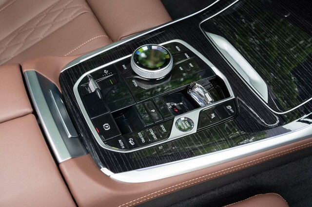 BMW X7 M60i xDrive（4WD/8AT）【試乗記】 テクノロジーの勝利 - webCG