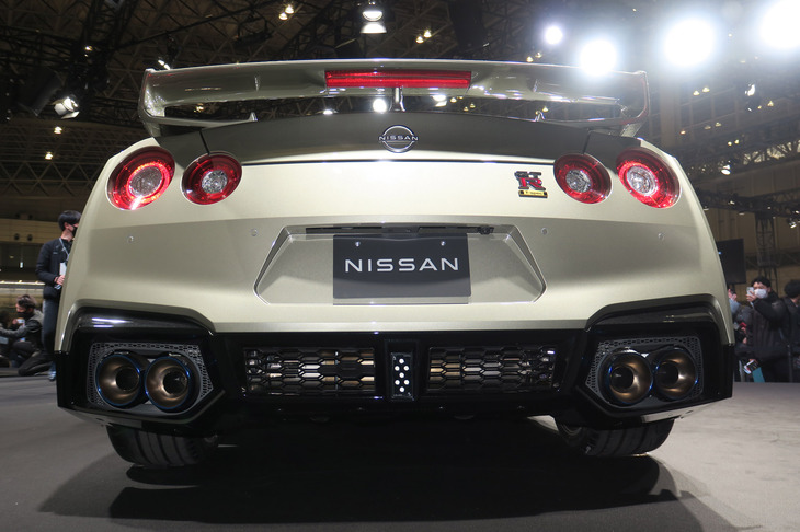 2024年モデルの日本仕様車は、排気管やマフラーの構造も変更されている。それにより、年々厳しくなる騒音規制をクリアしつつ従来同等のパフォーマンスと迫力あるサウンドを実現したという。