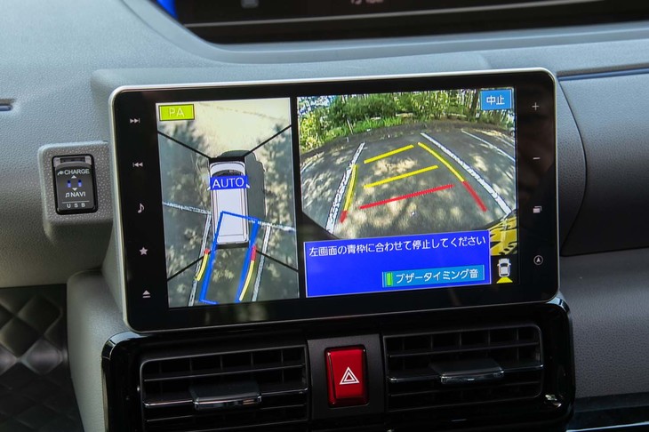 軽自動車初採用をうたう駐車支援システムを試す。クルマがやってくれるのはステアリング操作のみで、アクセルとブレーキはドライバーが担当する。