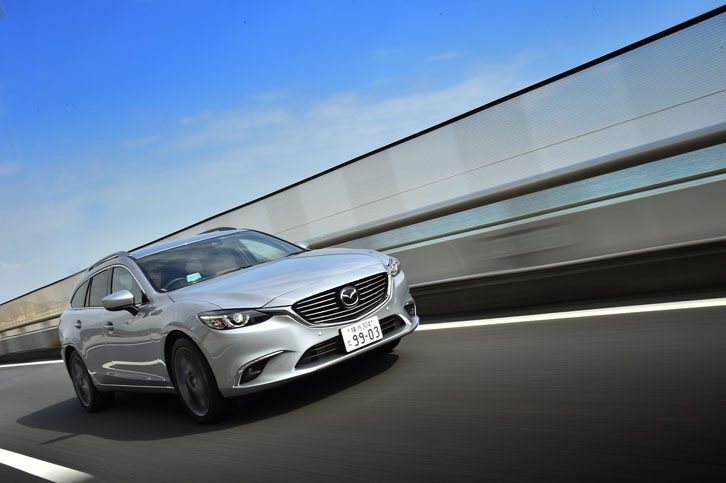 今回の試乗では、高速道路を主体に約280kmを走行。満タン法、車載燃費計ともに、14.6km/リッターの燃費を記録した。