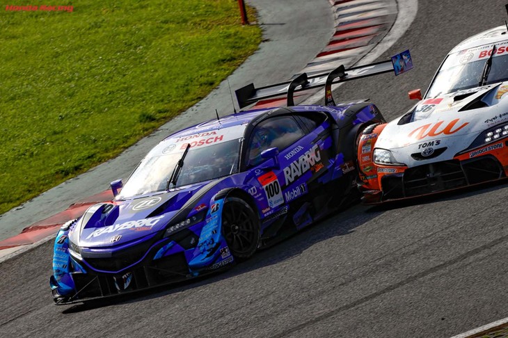 山本尚貴／牧野任祐組のNo.100 RAYBRIG NSX-GT。開幕戦の予選では存在感のあったホンダ勢だが、決勝ではこの6位が最上位。