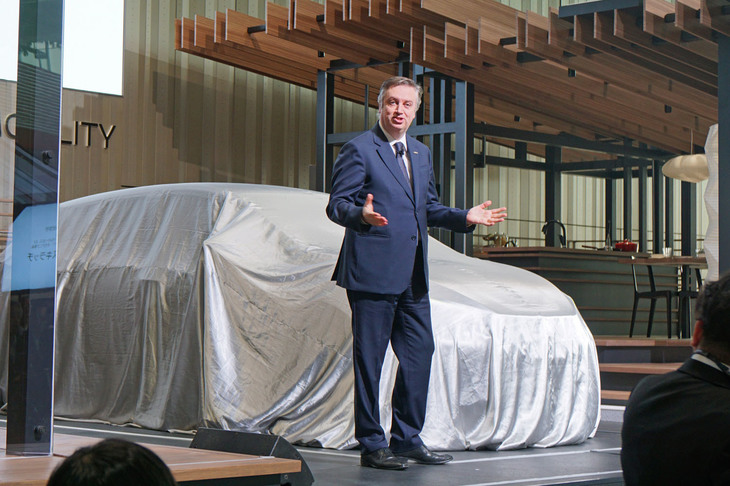 まずは日産のダニエレ・スキラッチ副社長が「リーフe＋」の概要を説明するとともに、これまでの「リーフ」のセールス状況を解説。2010年12月の先代モデル発売以来、世界約50カ国で38万台以上が販売され、すべての車両の走行距離を合わせると、50億km以上に上るそうだ。