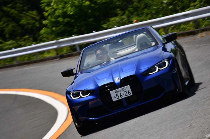 ワインディングロードで「BMW M4カブリオレ コンペティションM xDrive」のステアリングを握った漫画界のレジェンド池沢早人師先生。プライベートでは、新車でオーダーした「M4クーペ」の納車を待っている状況だ。
