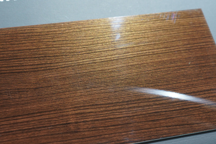 こちらのウッド調パネルは……!?