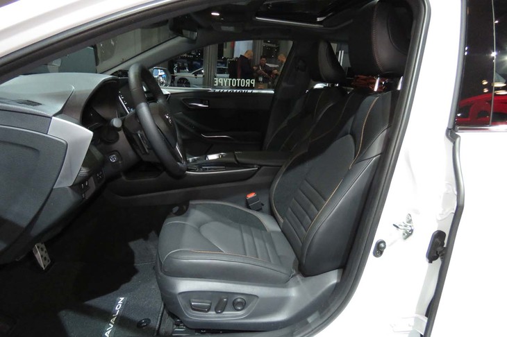 トヨタ・アバロン（フロントシート）