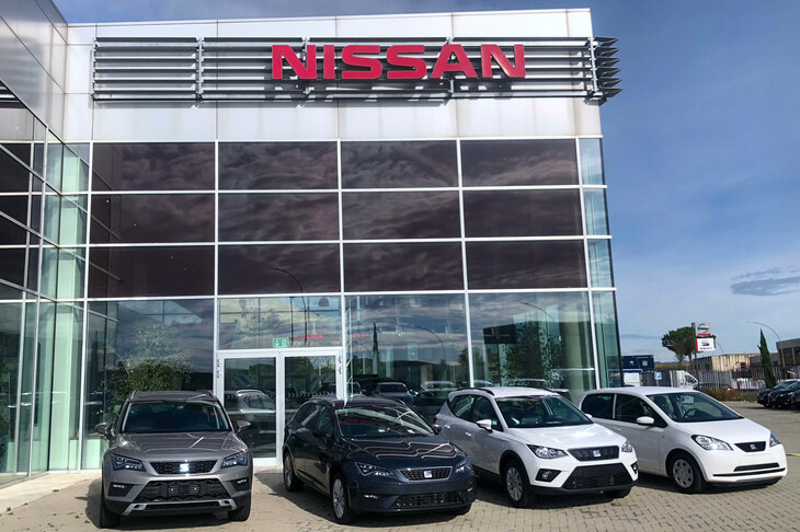 シエナの日産販売店。2017年からセアトを併売している。