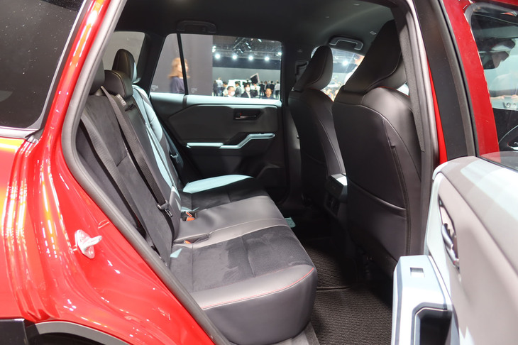 トヨタRAV4 GRスポーツ（リアシート）