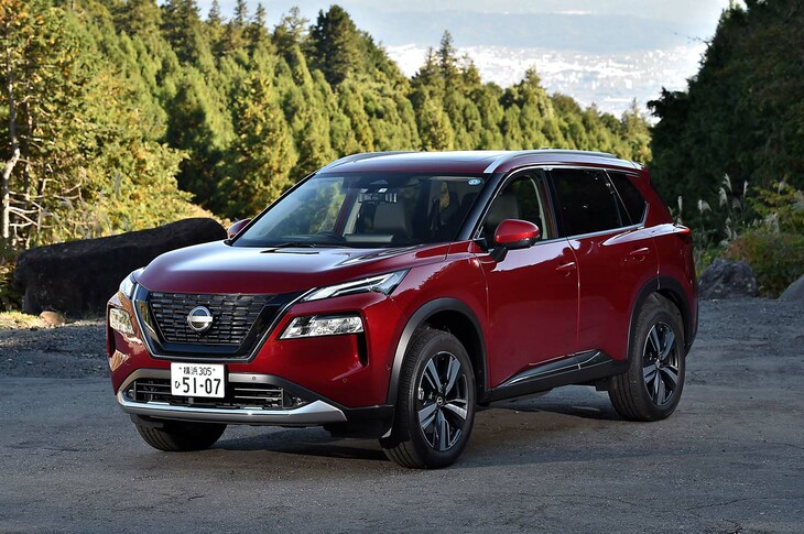 【日産エクストレイルG e-4ORCEのスペック】
	ボディーサイズ：全長×全幅×全高＝4660×1840×1720mm／ホイールベース：2705mm／車重：1880kg／駆動方式：4WD／エンジン：1.5リッター直3 DOHC 12バルブ ターボ／フロントモーター：交流同期電動機／リアモーター：交流同期電動機／エンジン最高出力：144PS（106kW）/4400-5000rpm／エンジン最大トルク：250N・m（25.5kgf・m）/2400-4000rpm／フロントモーター最高出力：204PS（150kW）/4501-7422rpm／フロントモーター最大トルク：330N・m（33.7kgf・m）/0-3505rpm／リアモーター最高出力：136PS（100kW）/4897-9504rpm／リアモーター最大トルク：195N・m（19.9kgf・m）/0-4897rpm／タイヤ：（前）235/55R19 101V／（後）235/55R19 101V（ハンコック・ヴェンタスS1 evo3 SUV）／燃費：18.4km/リッター（WLTCモード）／価格：449万9000円
	
	【取材時の燃費データ】
	テスト距離：356.9km（市街地1：高速道路7：山岳路2）／使用燃料：24.8リッター（レギュラーガソリン）／参考燃費：14.4km/リッター（満タン法）／13.5km/リッター（車載燃費計計測値）