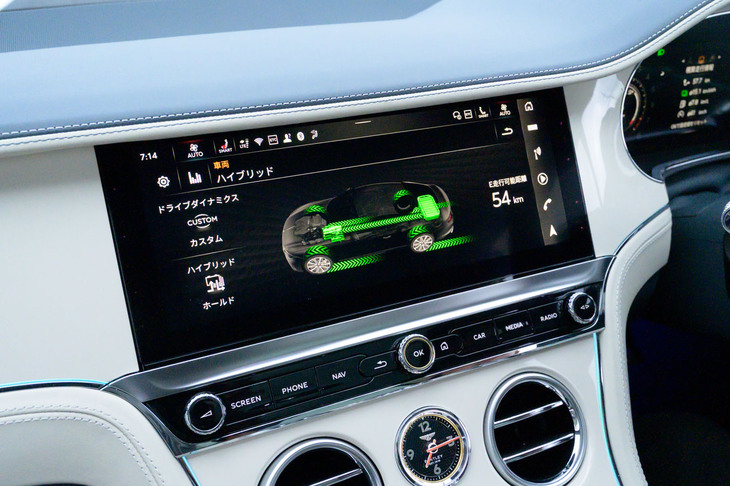 満充電の状態からなら、最大85kmの距離をEVモードで走行可能。モーターも最高出力190PS、最大トルク450N・mと強力で、普段使い程度であれば、バッテリー残量が十分ならモーターのみで十分にこと足りる。