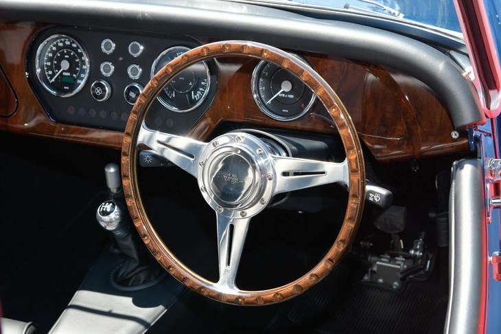 モーガン4/4（ステアリングホイール）