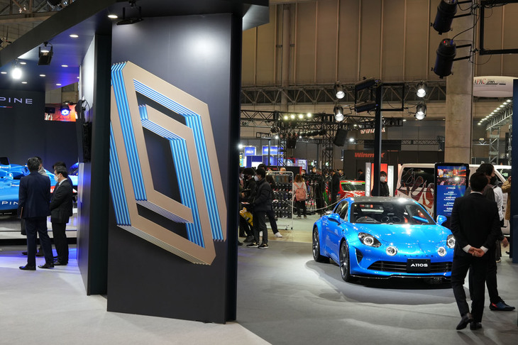 アルピーヌブースの様子。