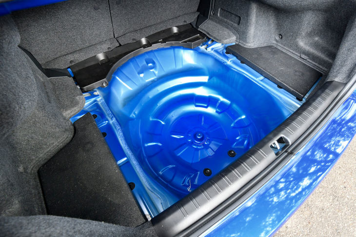 スバルWRX STIタイプRA-R（サブトランク）