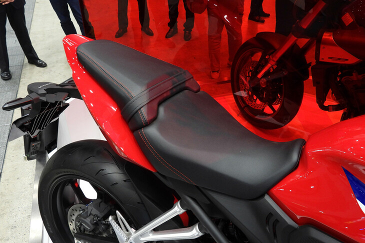 ホンダCBR650R（「Honda E-Clutch」付き）