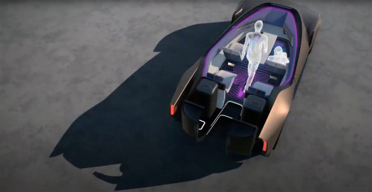 乗員は後部から乗車し、あたかも旅客機の通路のように中央のフロアを通る。