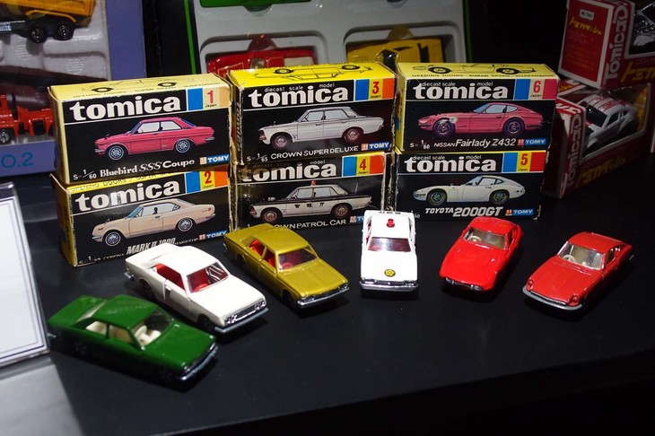 1970年に発売された、トミカの起源となる6車種。これらの復刻版は、トミカ50周年事業の一環として2019年12月に発売された。