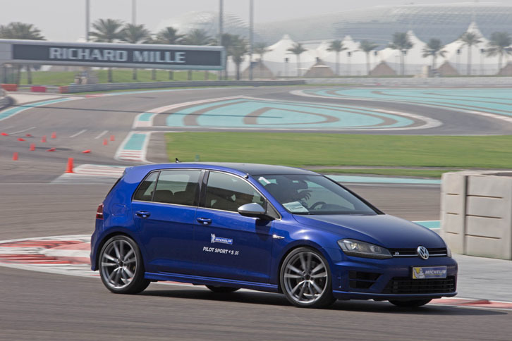 「パイロットスポーツ4S」の試走会が、F1アブダビGPが開催されるヤス・マリーナ・サーキットで開かれた。