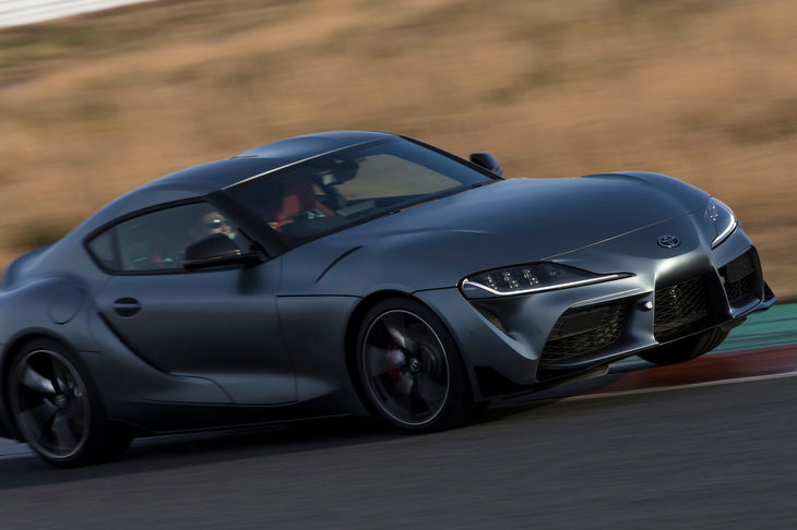 トヨタ・スープラ（ドライビング）