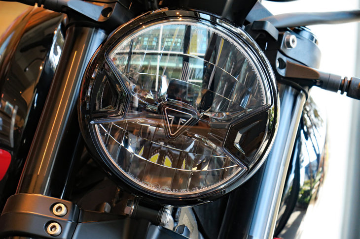 トライアンフ・トライデント660（ヘッドランプ）