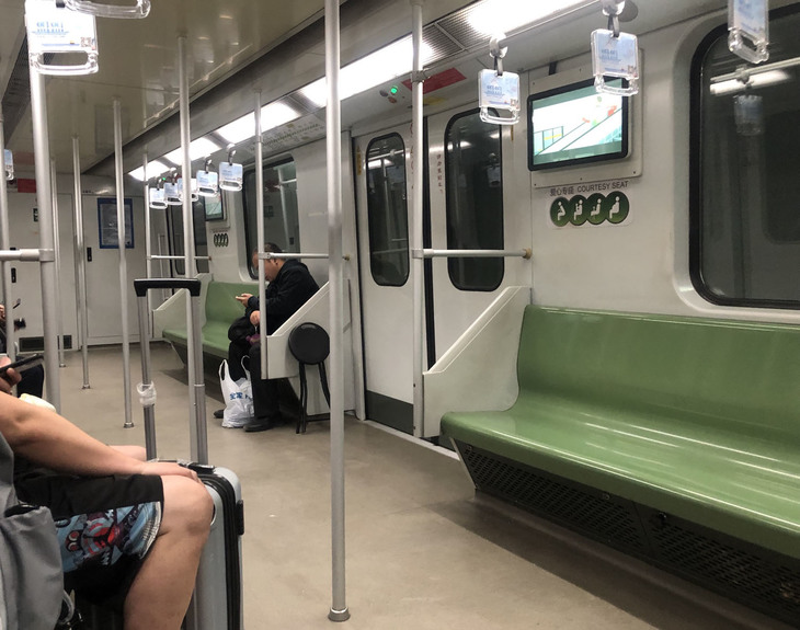 【写真6】シートはプラスチック製。